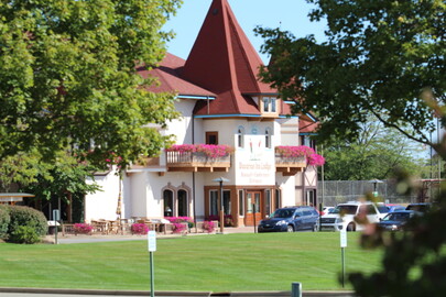 Hotel in Frankenmuth This is a very nice place to stay and visit.<br />The Hotel has at least 2 swimming pools, a large arcade, a resturant and stores for shopping.